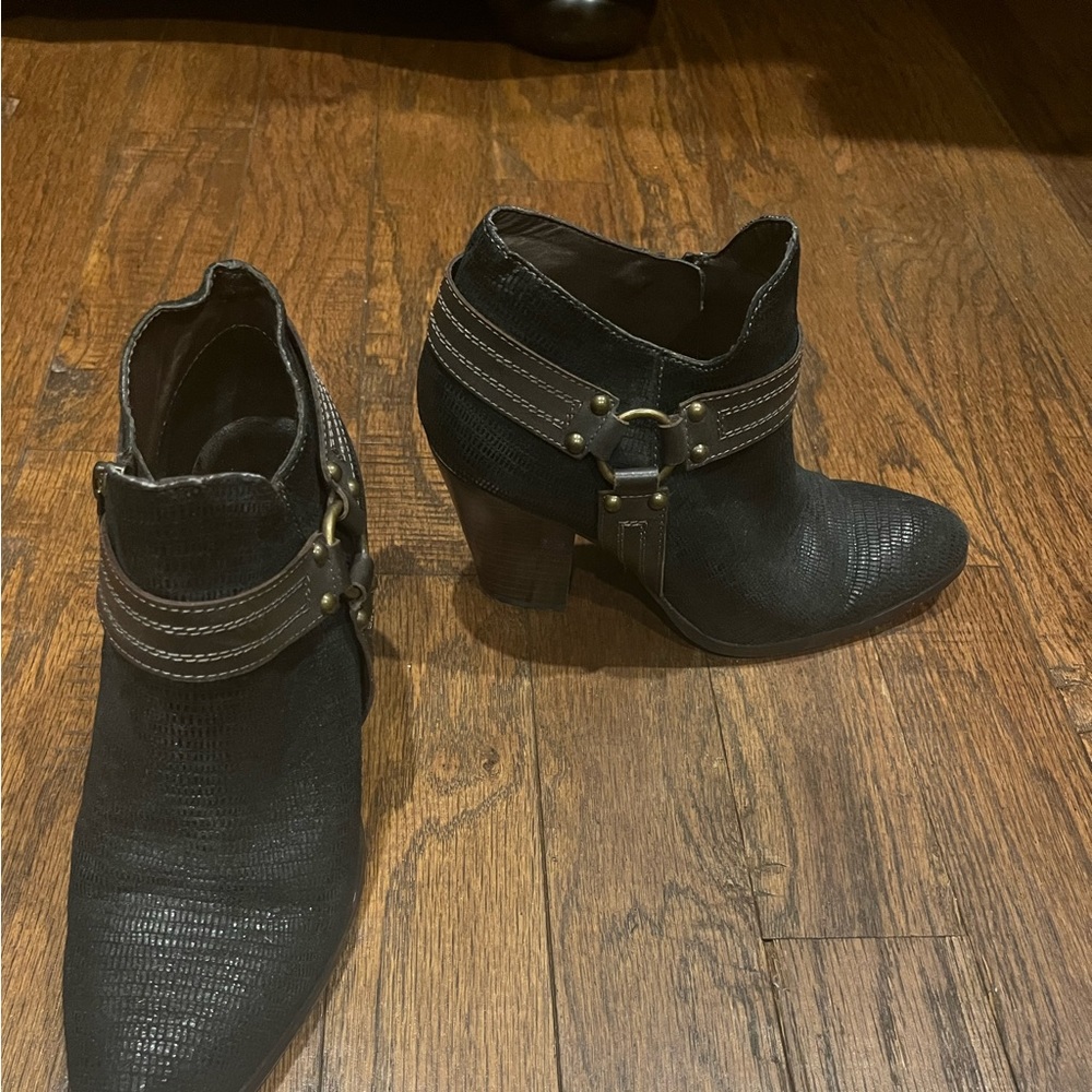 Donald J Pliner boots size 8